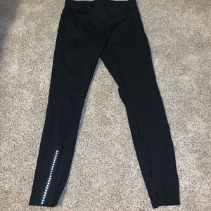 BLACK FAST & FREE 7/8th LULU LEGGINGS